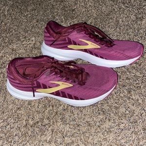 Brooks size 10